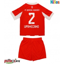 Camiseta Bayern Munich Dayot Upamecano #2 Primera Equipación para niños 2025-26 manga corta (+ pantalones cortos)